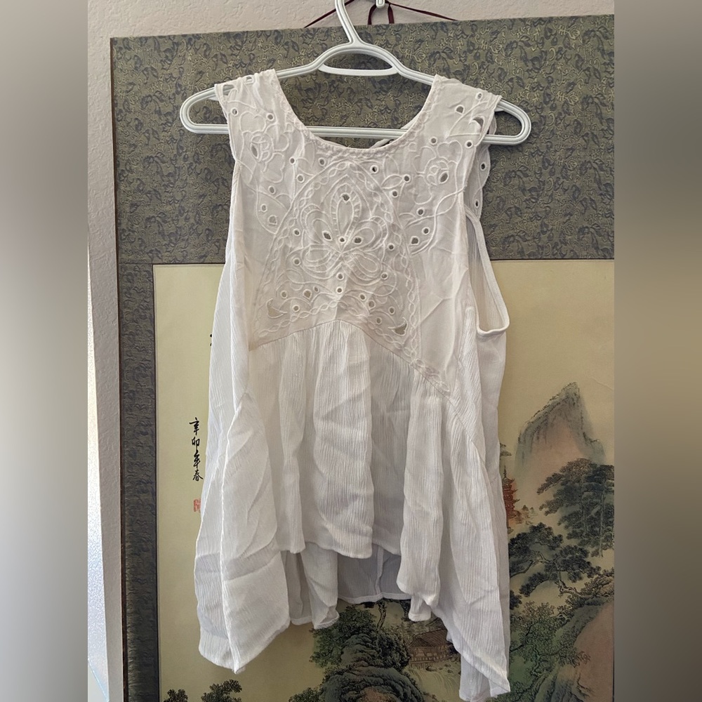 Pretty white blouse. Junior XL